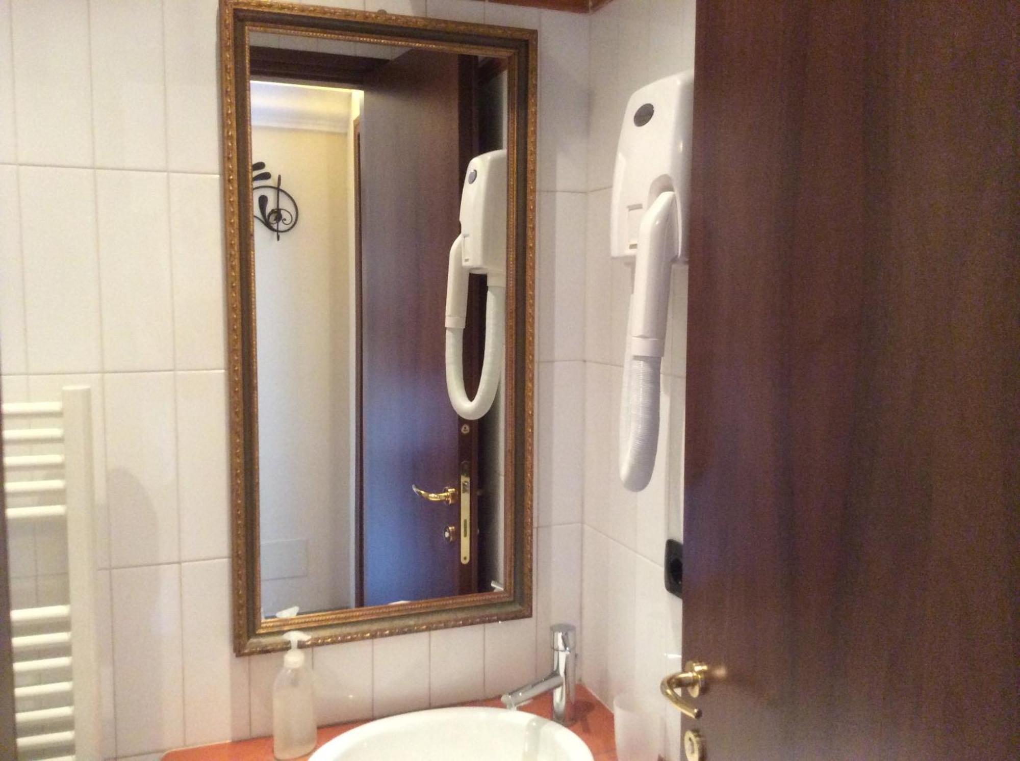 Hotel Al Sanpietrino روما الغرفة الصورة